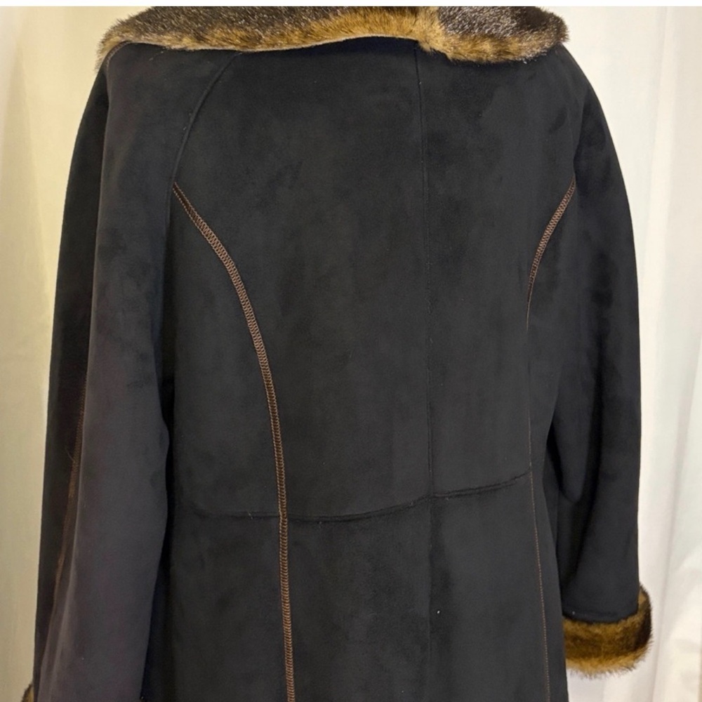 Long Black Coat with Brown Fur Trim - Picture 4 of 8